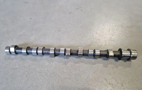 Mitsubishi Pajero Sport I Camshaft 