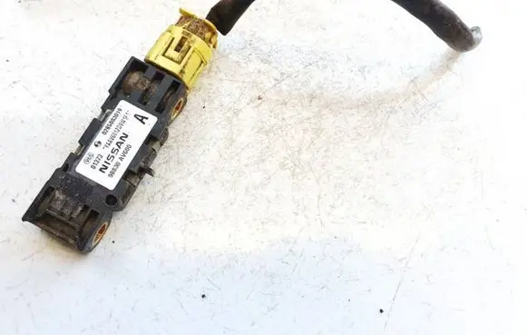 Nissan Primera Airbag deployment crash/impact sensor 0285003019 98830av600