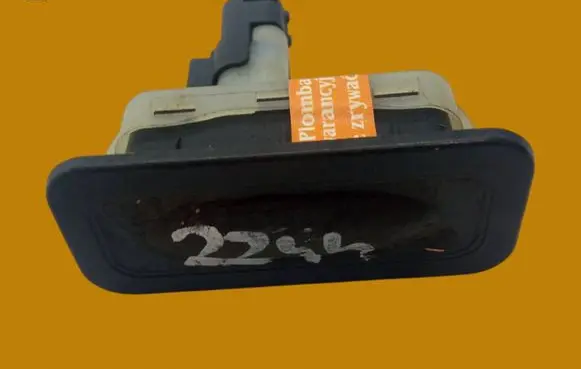 Renault Megane III Tailgate opening switch 8200385515