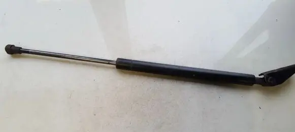 Toyota Corolla E120 E130 Tailgate/trunk strut/damper 6896002070 68960-02070