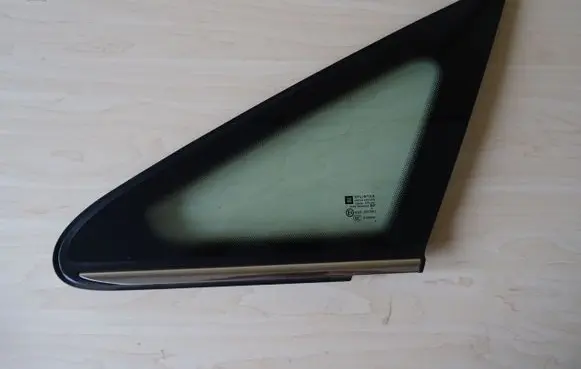Opel Zafira B Front triangle window/glass 43R007951