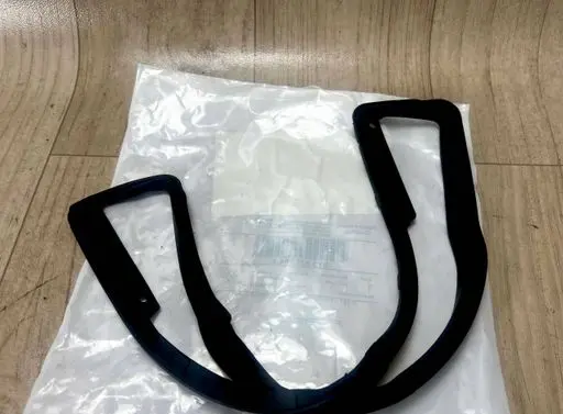 Porsche Cayenne (9Y0 9Y3) Seal rubber (tailgate) 9Y3827594A