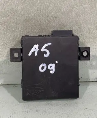 Audi A5 8T 8F Gateway control module 8t0907468t