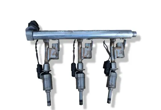 Ford Focus Fuel injector DM5G9H487AA DM5G9F593AA