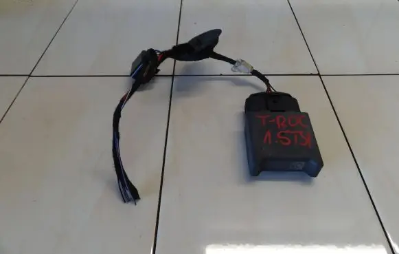 Volkswagen T-Roc Fuel injection pump control unit/module 5Q0906093B