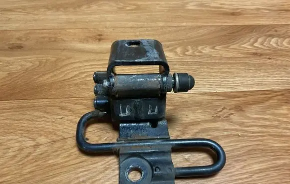 Volkswagen PASSAT B6 Front door lower hinge 3C8831412A