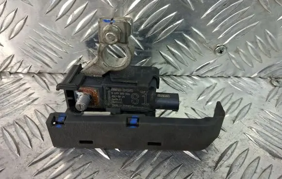 Toyota C-HR I Battery relay fuse 0199300001