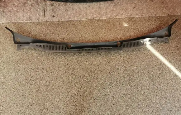 Volkswagen Touran I Wiper trim 2K0819403
