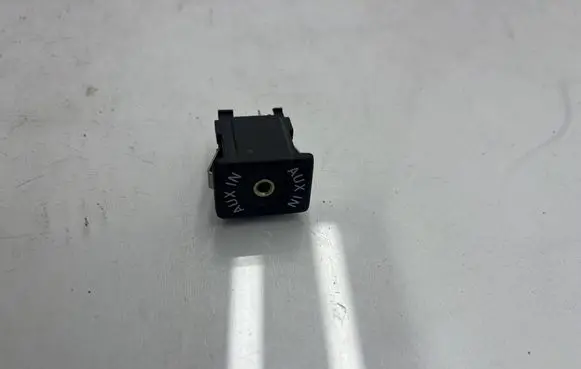 Volkswagen Caddy AUX in-socket connector 5M0035724