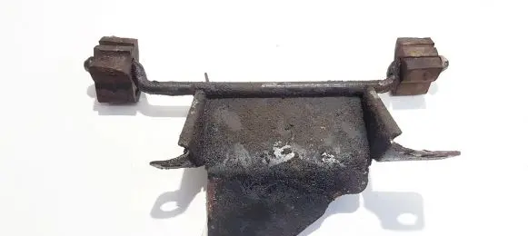 Volvo V70 Engine mounting bracket