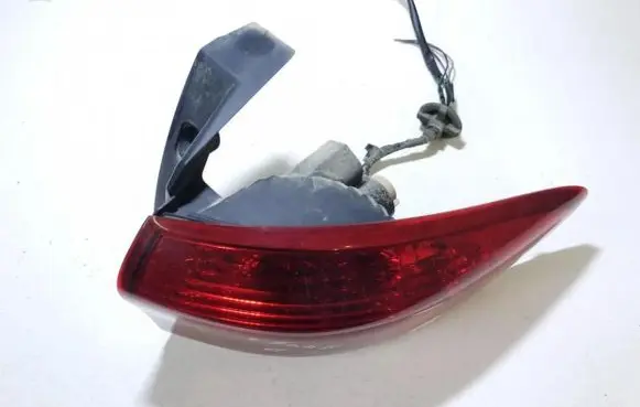 Subaru B9 Tribeca Rear/tail lights 2xl946095