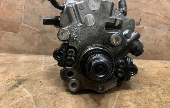 Mercedes-Benz C W204 Mechanical fuel pump A6510701201