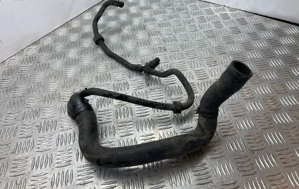 Volkswagen PASSAT B6 Engine coolant pipe/hose