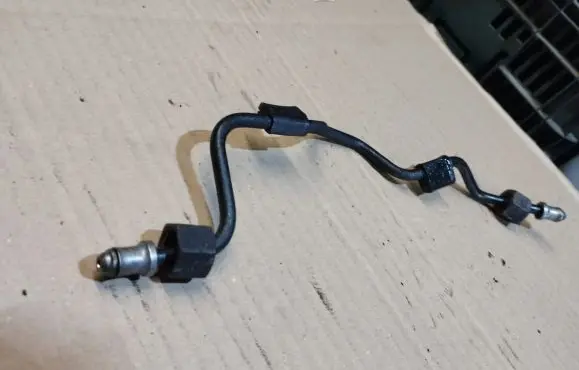 Jeep Grand Cherokee (WK) Fuel injector supply line/pipe 