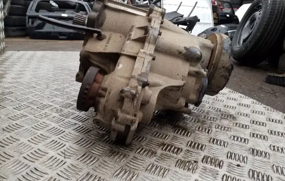 Gearbox transfer box case