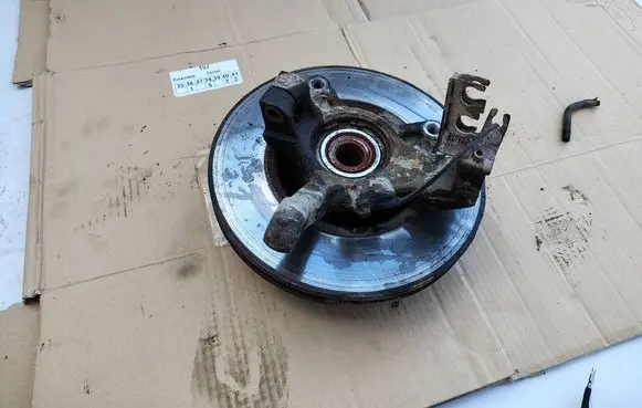 Opel Movano A Front wheel hub spindle knuckle 