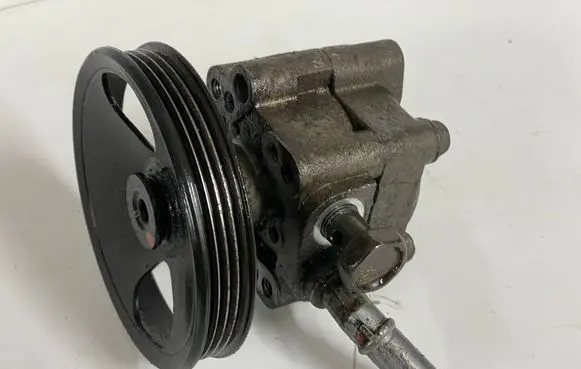 Nissan Almera Tino Power steering pump 7612955105