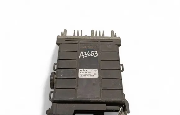 Volkswagen PASSAT B3 Engine control unit/module ECU 893907404F 0261200228