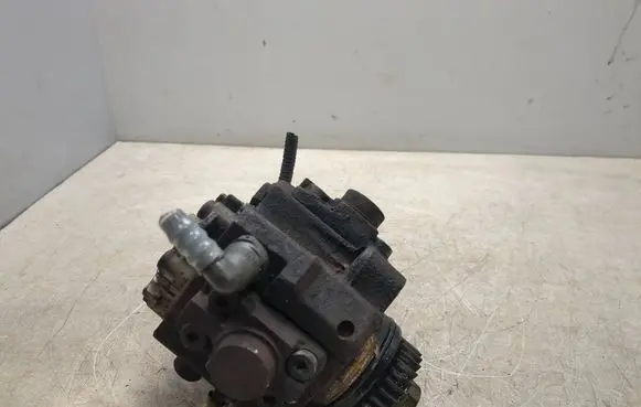 Opel Vivaro Fuel injection high pressure pump 0445010205 0615225 8200950493