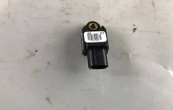 Toyota Auris 150 Airbag deployment crash/impact sensor 8983102060 0697393051