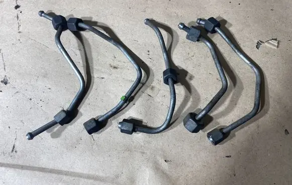 Ford Turneo Courier Fuel injector supply line/pipe 