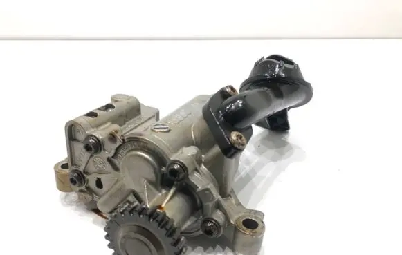 Volkswagen Touran III Oil pump 06H115105