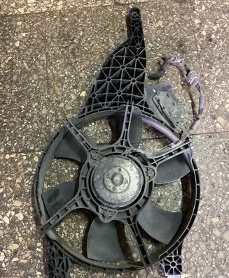 Nissan Pathfinder R51 Radiator cooling fan shroud