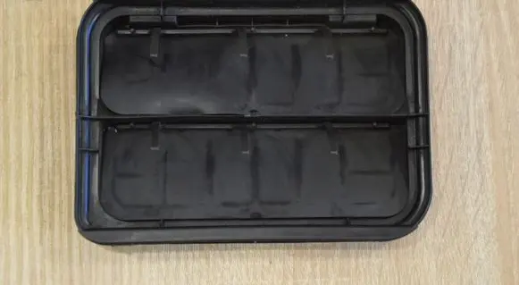 Renault Laguna III Quarter panel pressure vent 