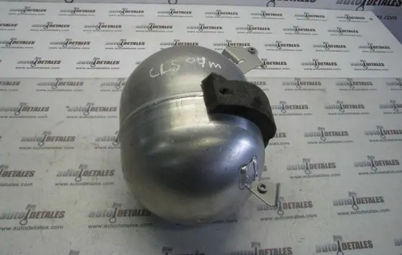 Vacuum air tank