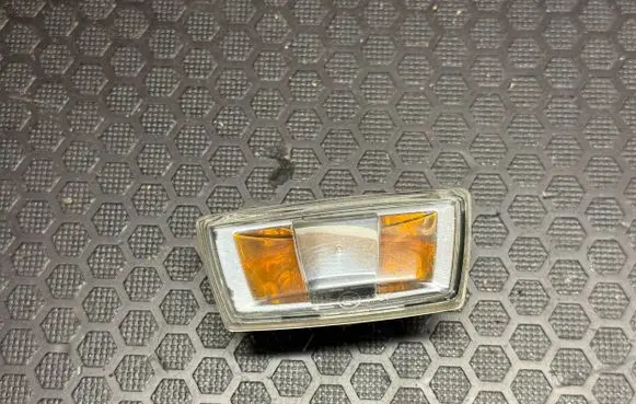 Opel Zafira B Front fender indicator light 13131298 13131299