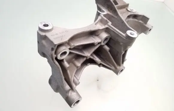 Nissan Qashqai Generator/alternator bracket 117105124R