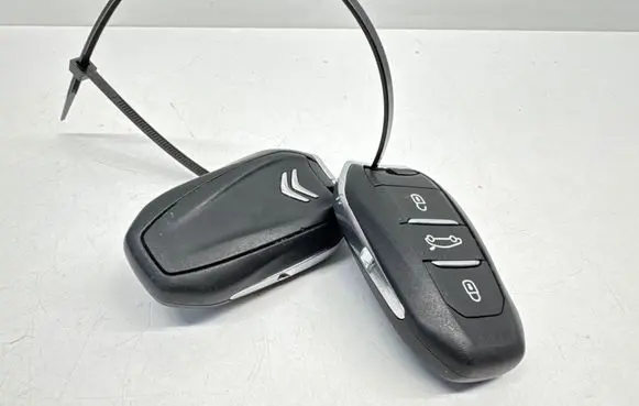 Citroen C4 II Picasso Ignition key/card 