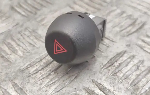 Toyota RAV 4 (XA30) Hazard light switch 15B060