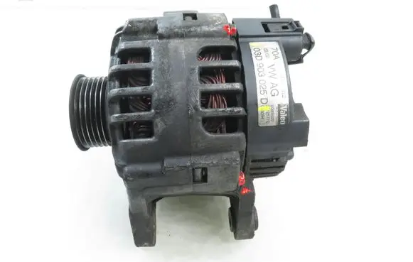 Volkswagen Polo IV 9N3 Generator/alternator 03D903025D