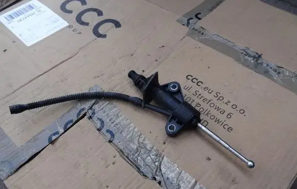 Clutch slave cylinder