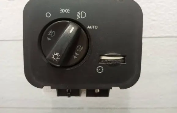 Land Rover Discovery 3 - LR3 Light switch YUD501220 04059583 YUD501220PVJ