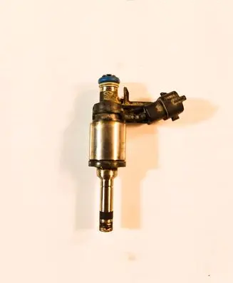Hyundai Tucson TL Fuel injector 353102B110