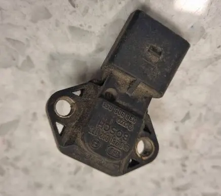 Volkswagen PASSAT B5 Air pressure sensor 0281002177 038906051