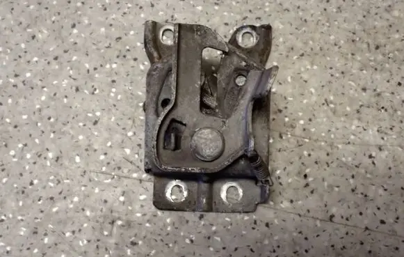 Suzuki Ignis Engine bonnet/hood lock/catch