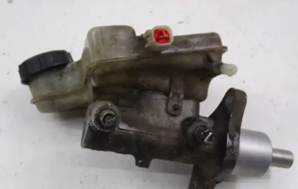 Mazda 3 I Master brake cylinder