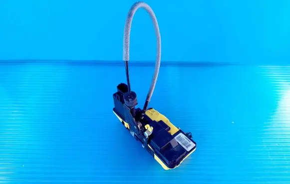 Volvo XC90 Front door lock 30634624
