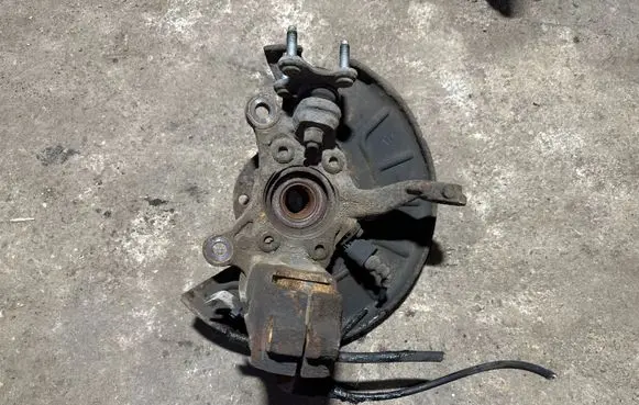 Volkswagen Tiguan Front wheel hub spindle knuckle