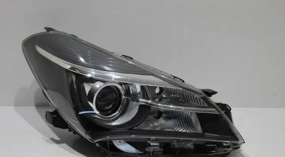 Toyota Yaris Headlight/headlamp