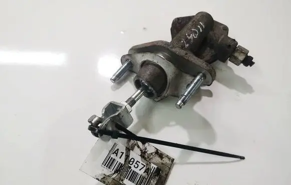 Honda FR-V Clutch master cylinder 