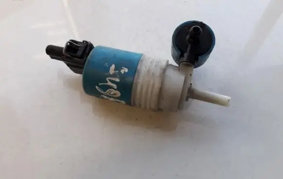 Volkswagen Golf III Windscreen/windshield washer pump
