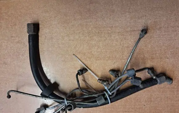 Mercedes-Benz E W124 Fuel line/pipe/hose 1244700575