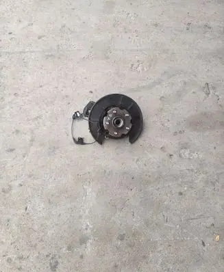 Toyota RAV 4 (XA40) Rear wheel hub spindle/knuckle 