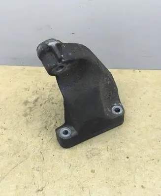 Mercedes-Benz CLS C219 Engine mounting bracket A6422230004