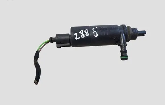 Skoda Octavia Mk2 (1Z) Headlight washer pump 3B7955681