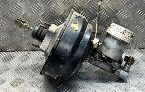 Mitsubishi Pajero Brake booster